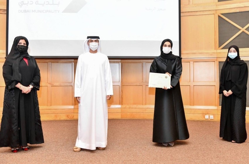 سهيل المزروعي يكرم الفائزين بجائزة مجلس التعاون الخليجي في مجال الإسكان