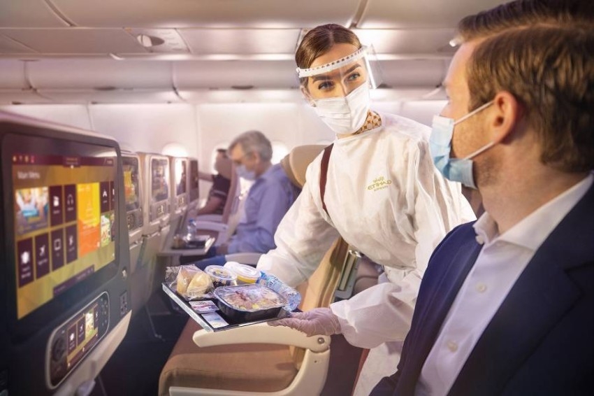 «الاتحاد للطيران» تمدد التأمين الصحي العالمي ضد «كوفيد-19»