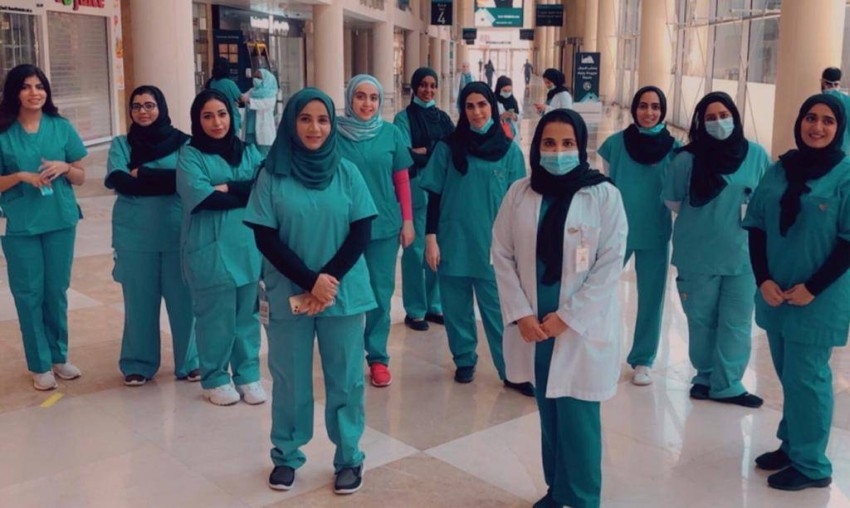 طبيبة وممرضة ومسعفة.. المرأة الإماراتية مثال للتضحية في مواجهة «كورونا»