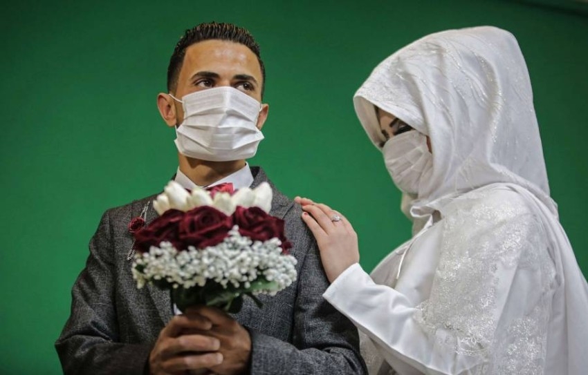 بعد تخفيضه النفقات.. كورونا يرفع إقبال شباب غزة على الزواج