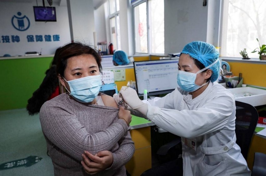 الصين تصدر شهادات تطعيم ضد «كوفيد-19» للراغبين في السفر