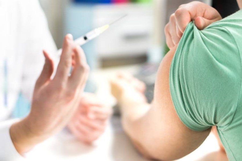 «صحة دبي» تحدد معايير أخذ اللقاحات الثلاثة المعتمدة لديها