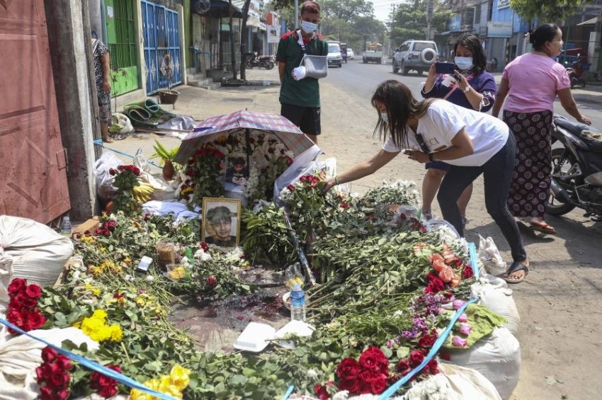 «إضراب الزهور».. معارضو انقلاب ميانمار ينفذون احتجاجاً من نوع جديد