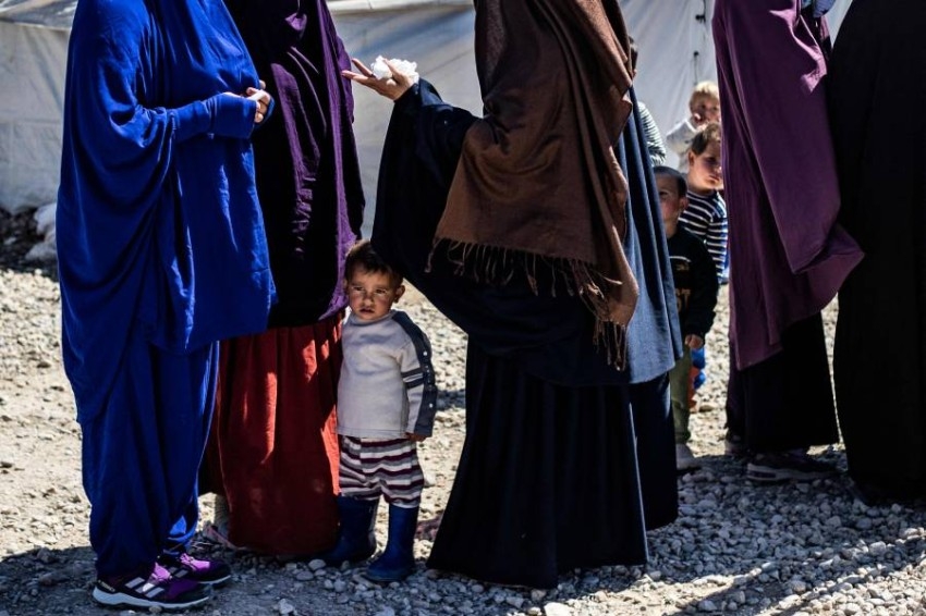 «احذروا نساء داعش».. جيل جديد من المتطرفين يتشكل في مخيمات سوريا