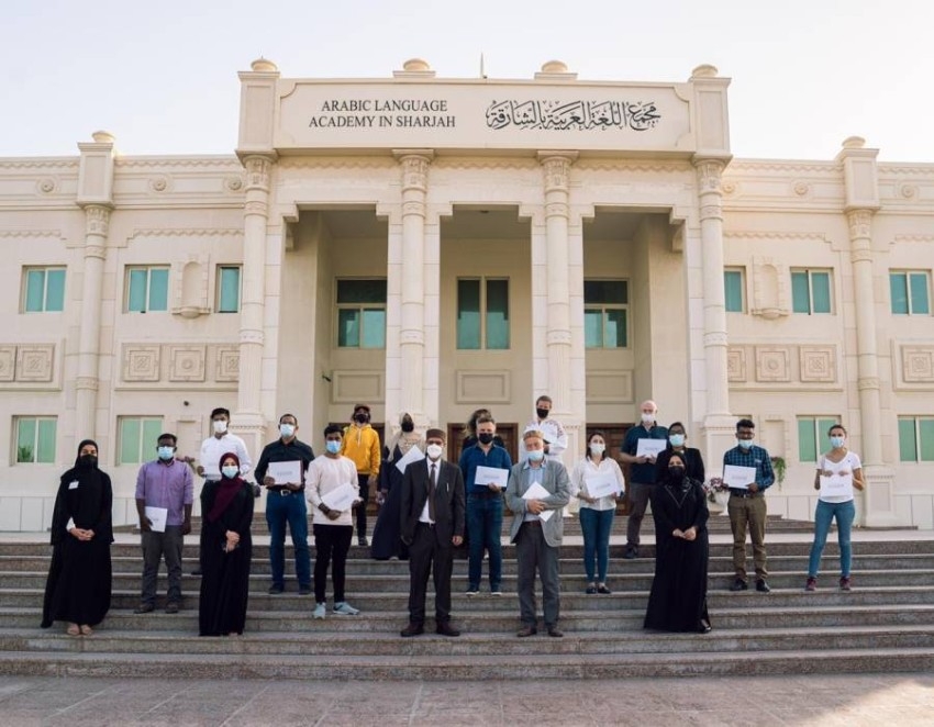 «اللّسان العربي» يخرّج 16 منتسباً من 8 دول