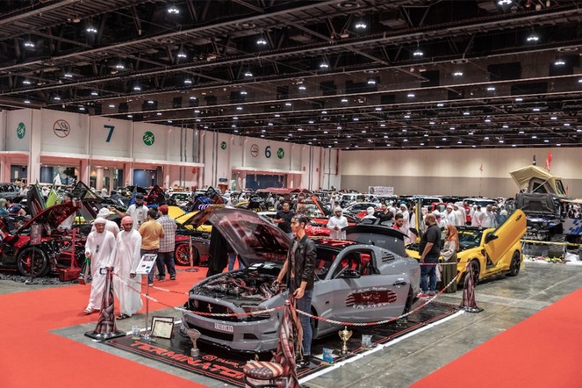 دبي تستضيف أكبر معرض للسيارات والدراجات النارية المعدلة