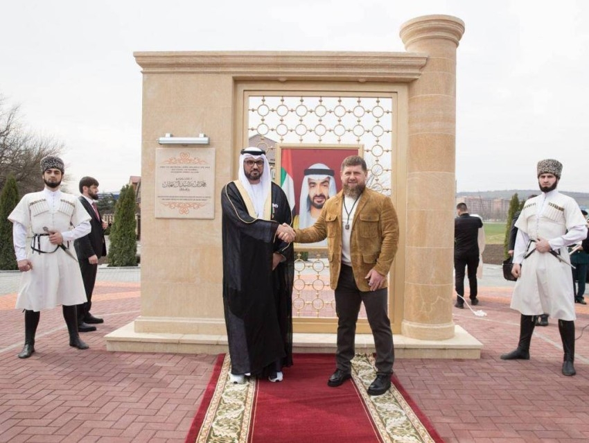 رئيس الشيشان يمنح سفير الإمارات ميدالية الاستحقاق الفيدرالي