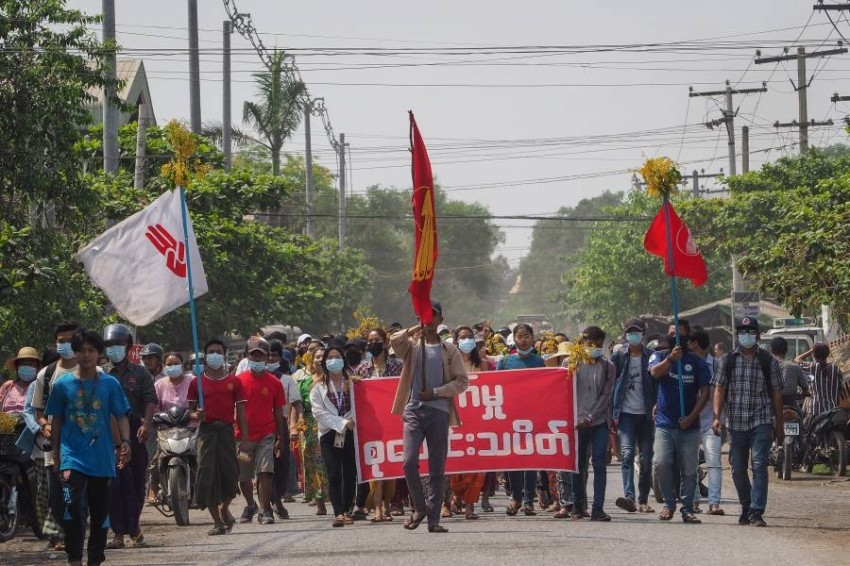 جيش ميانمار يطلق النار على المحتجين