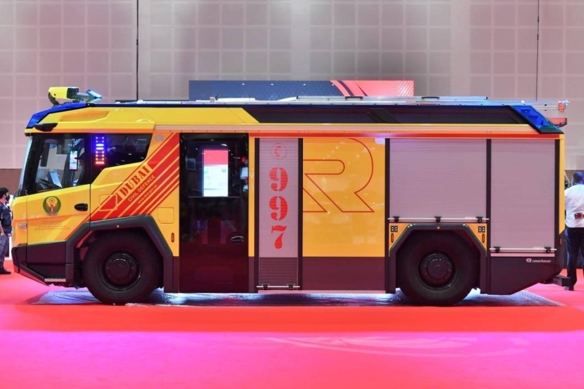 «دفاع مدني دبي» يدشن أول مركبة كهربائية للإطفاء في الشرق الأوسط