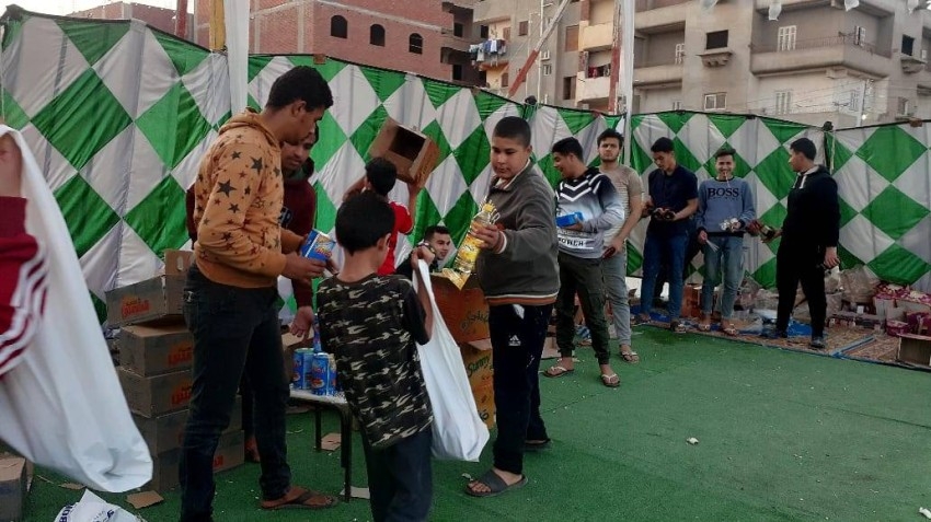 قرية مصرية تجمع في يوم واحد 500 ألف جنيه لتجهيز «شنط» رمضان