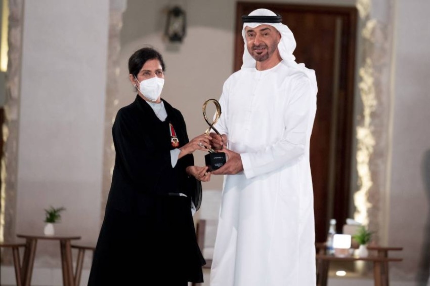 محمد بن زايد يكرم 12 شخصية بـ«جائزة أبوظبي»