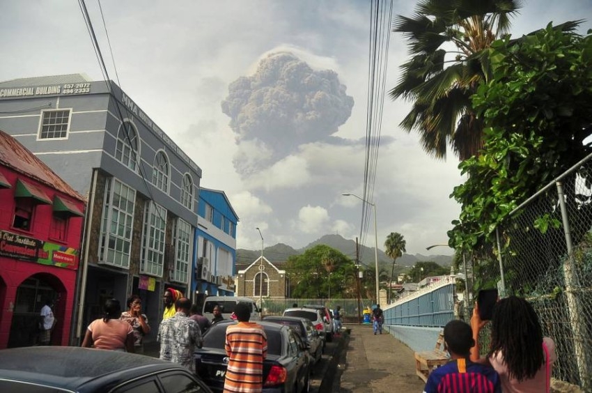 ثوران بركان في جنوب الكاريبي وإجلاء الآلاف