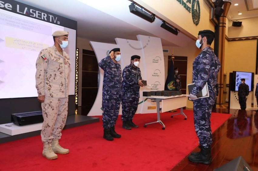 الشعفار يشهد حفل تخريج 4 دورات تخصصية في نادي ضباط شرطة دبي