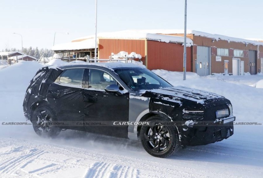 جينيسيس تختبر سيارتها الكهربائية GV70 فوق الثلوج.. صور