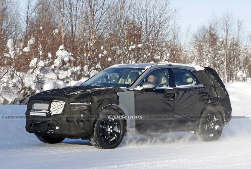 جينيسيس تختبر سيارتها الكهربائية GV70 فوق الثلوج.. صور