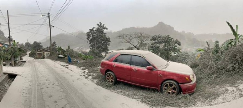 رماد كثيف يغطي جزيرة «سانت فنسنت» بعد انفجار بركان