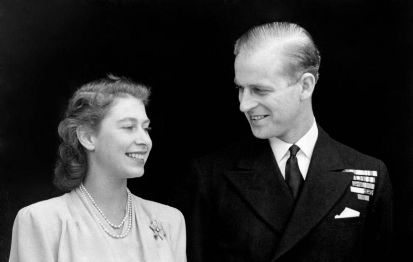 تفاصيل وأسرار فستان زفاف الملكة إليزابيث من الأمير فيليب