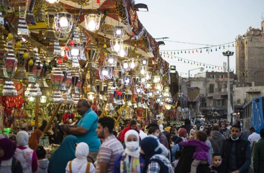 ليلة الرؤية والفوانيس والقطايف والعرقسوس.. عادات مصرية باقية في رمضان