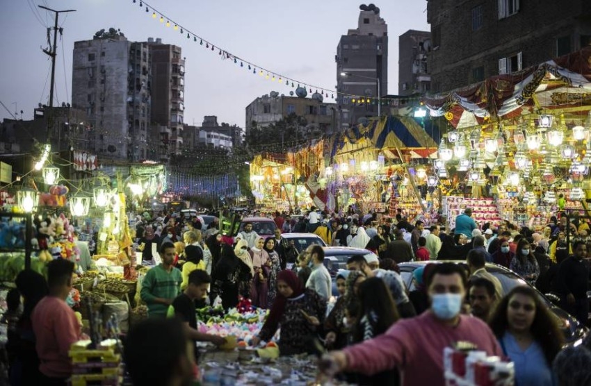 ليلة الرؤية والفوانيس والقطايف والعرقسوس.. عادات مصرية باقية في رمضان