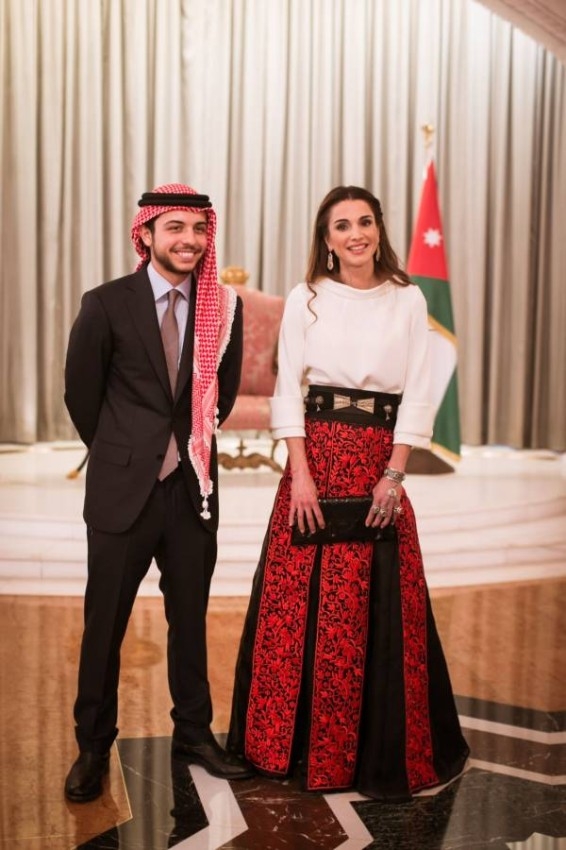 الملكة رانيا بإطلالات لا تنسى بلمسة من التراث العربي