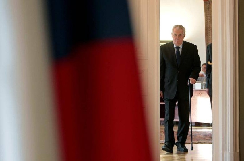 رئيس التشيك يعرب عن رغبته في استخدام كرسي متحرك في المستقبل