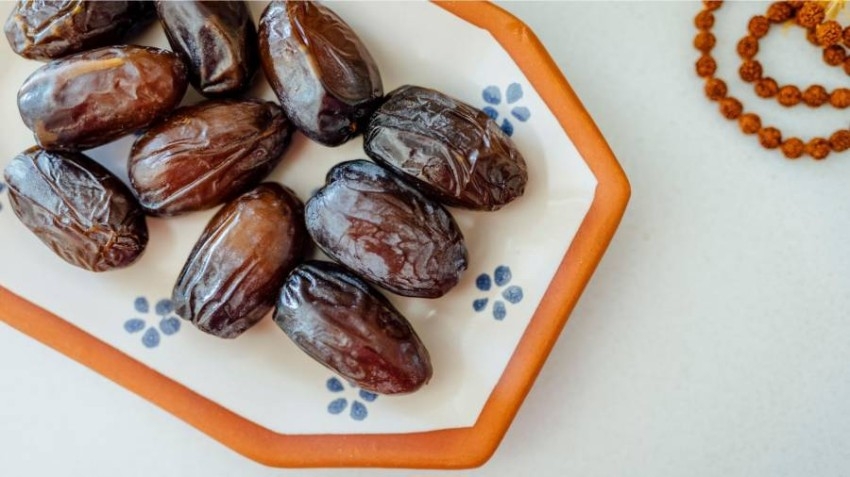 10 طرق لتناول التمر في رمضان