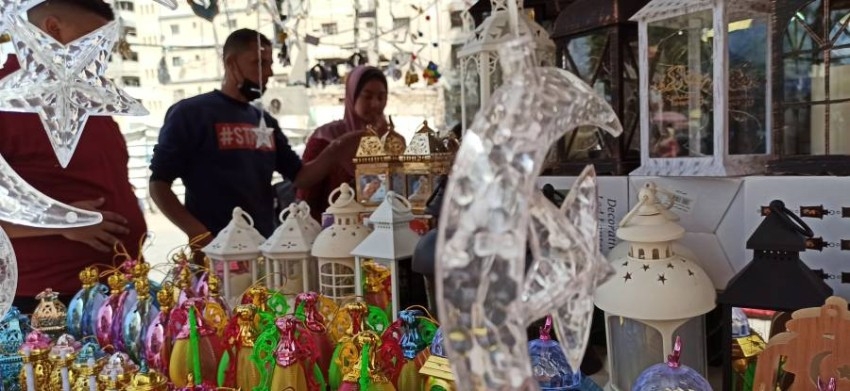 زينة رمضان تتحدى الكورونا في سوق الزاوية