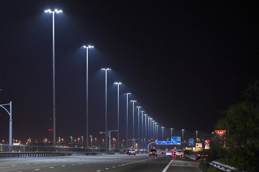 تطوير إنارة طريق الشيخ زايد باستخدام وحدات إنارة موفرة للطاقة
