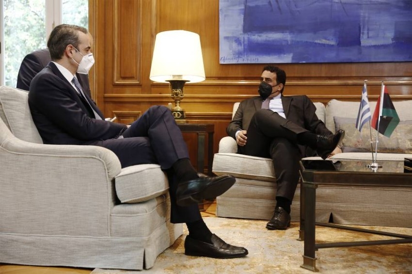 اليونان وليبيا تتفقان على محادثات لترسيم الحدود البحرية