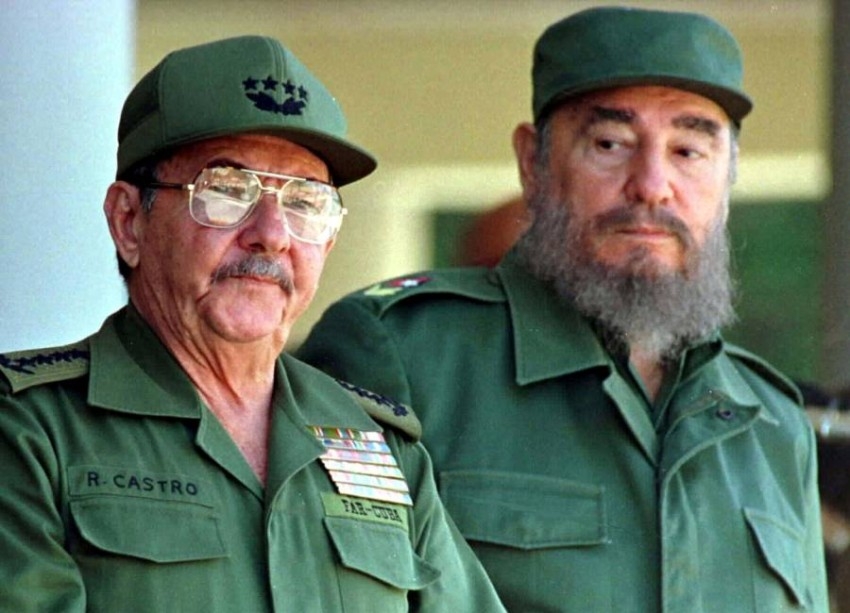 كاسترو يسلم راية الحزب الشيوعي.. وينهي 6 عقود من «حكم الأخوين»
