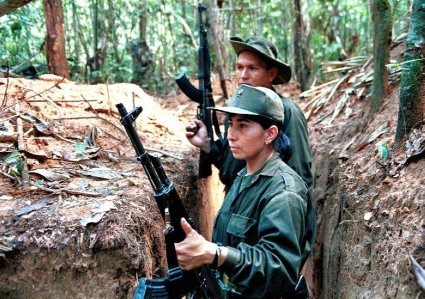 مقتل 14 متمرداً في اشتباكات بين «منشقي فارك» والجيش الكولومبي