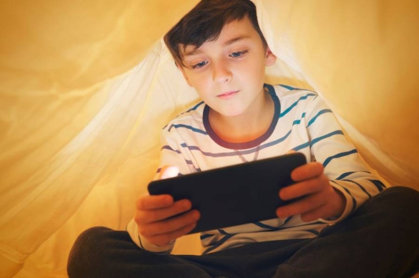 دراسة «سلامة الطفل» تعزز وعي المجتمع بمخاطر استخدام الإنترنت