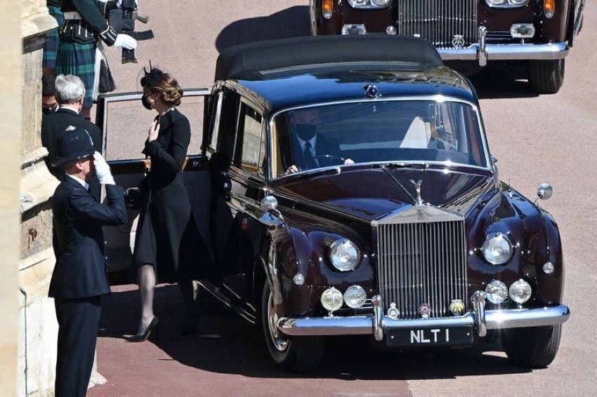 أناقة وفخامة الأسود بإطلالات سيدات البلاط الملكي في جنازة الأمير فيليب