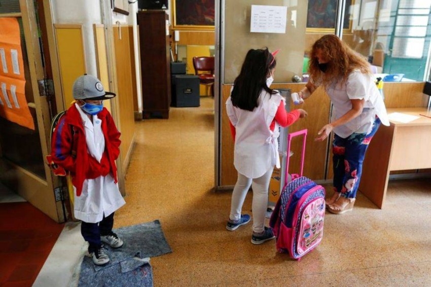 محكمة أرجنتينية تأمر بفتح المدارس في بوينس أيرس رغم زيادة حالات كورونا