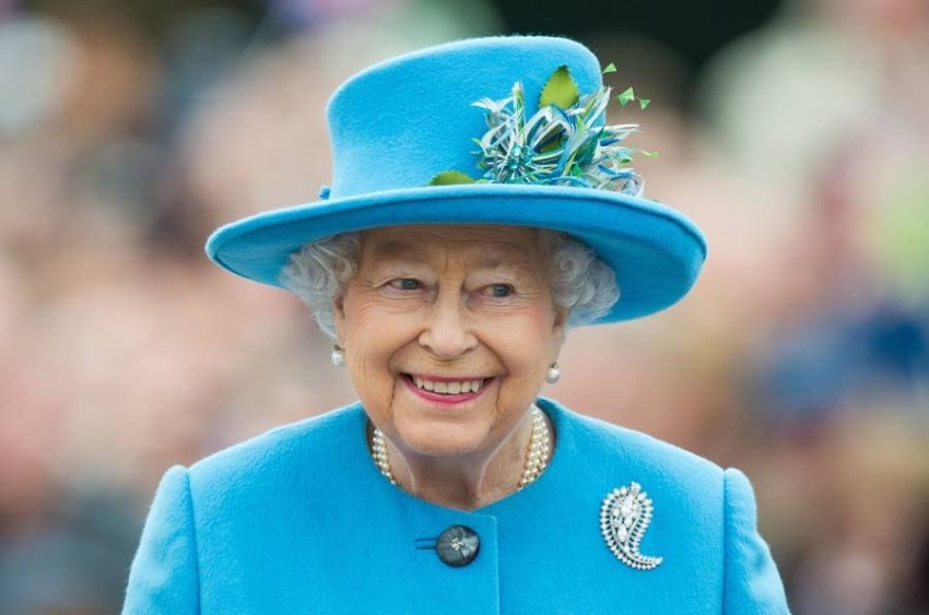 في عيد ميلادها الـ 95.. أزياء الملكة إليزابيث تحمل الكثير من الرسائل الكامنة