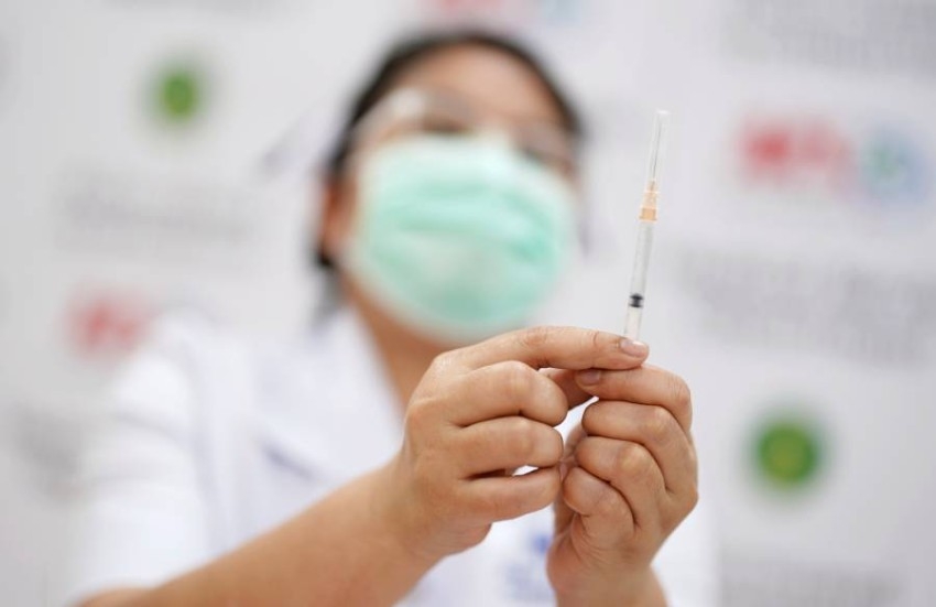 لقاح كورونا.. سباق عالمي لتشجيع حملات التطعيم