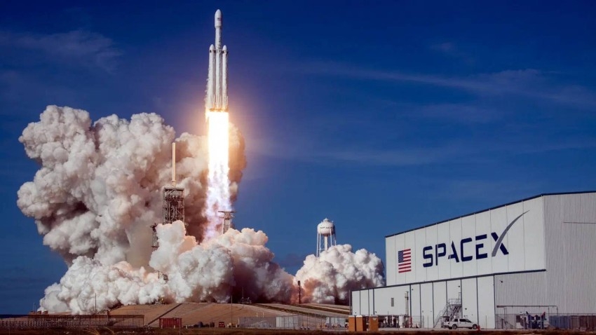 «SpaceX» تصل بأربعة رواد فضاء إلى المحطة الدولية