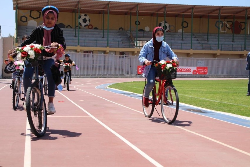 «تنفسن بعمق».. مبادرة لحث فتيات غزة على ركوب الدراجات