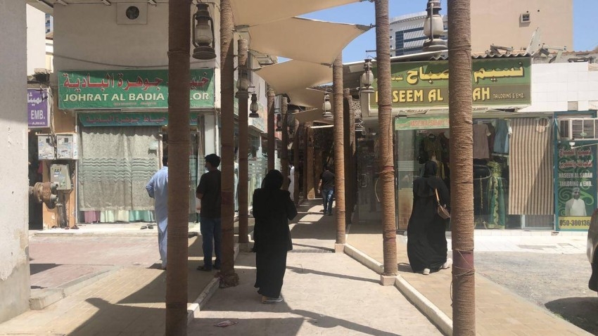 سوق صالح التراثي يستقطب زواراً من الإمارات ودول الخليج منذ 5 عقود