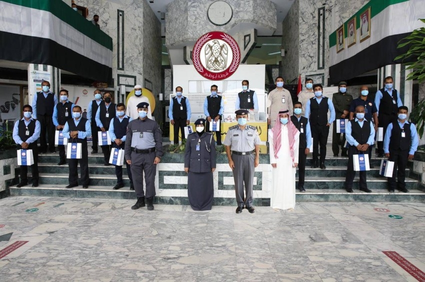 شرطة أبوظبي تحتفل بـ«زايد للعمل الإنساني» و«اليوم العالمي للعمال»