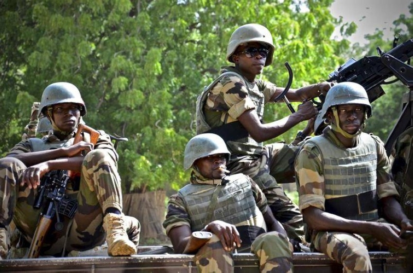 مقتل 16 عسكرياً وفقدان آخر في كمين غرب النيجر