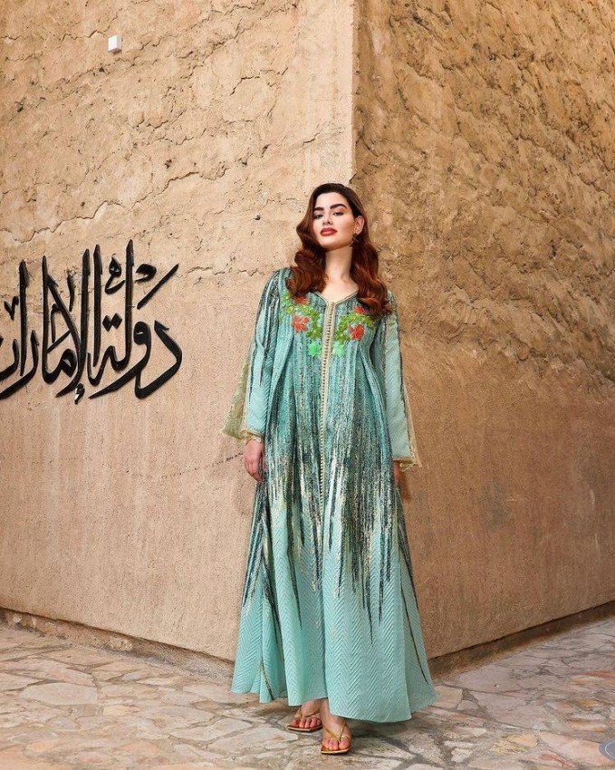 موديلات عبايات أنيقة من مدونات الموضة لإطلالة مميزة في عيد الفطر