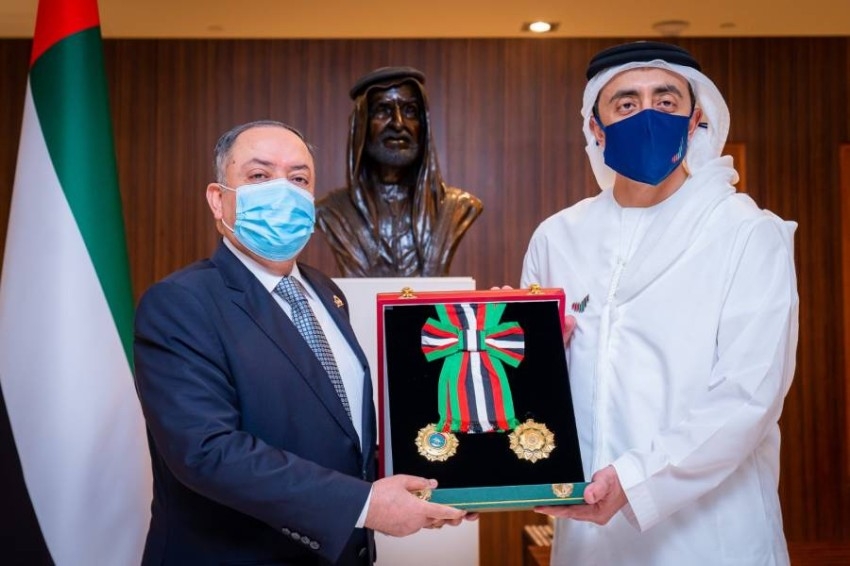 رئيس الدولة يمنح سفير الأردن وسام الاستقلال من الطبقة الأولى