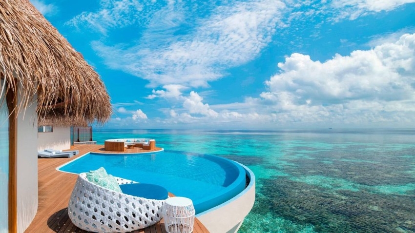 جزر المالديف.. شواطئ مضيئة ومنتجعات أسطورية ومطاعم تحت الماء