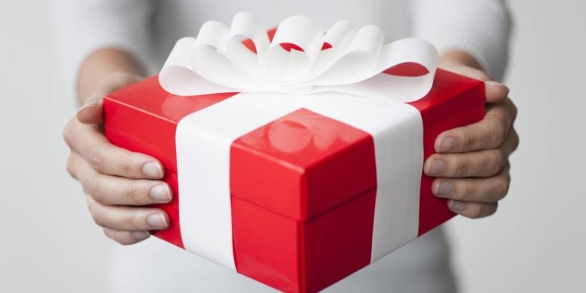 شراء هدايا العيد إلكترونياً.. توفير للوقت أم مضيعة للمال؟