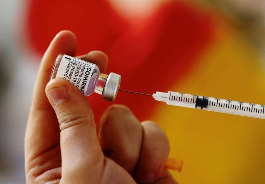 السعودية تفرض «التطعيم» شرطاً إلزامياً للحضور لمقرات العمل