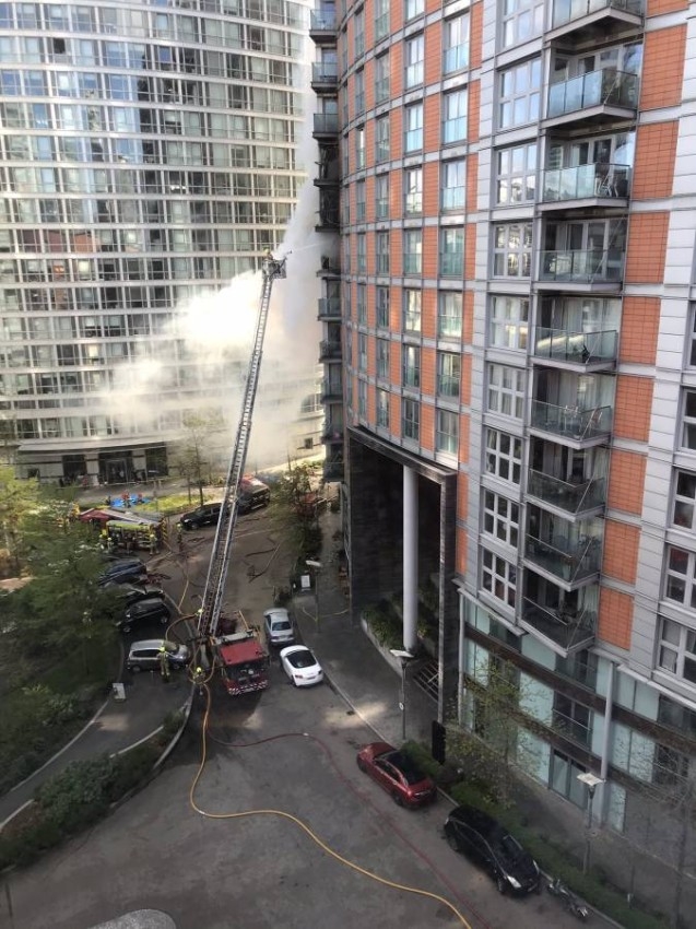 اندلاع حريق في برج من 19 طابقاً في لندن
