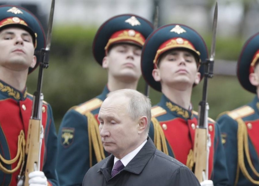بوتين يستعرض القوة العسكرية الروسية وسط توترات مع الغرب