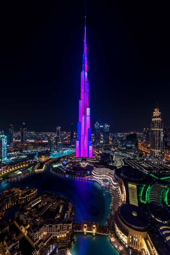 عروض جديدة تمزج بين الأضواء والموسيقى لبرج خليفة ونافورة دبي بالعيد