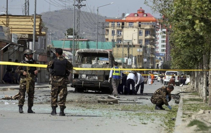 مقتل 11 وإصابة عشرات في تفجير حافلة بجنوب أفغانستان